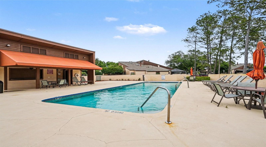Tampa, Florida 33624, 2 Bedroom Bedrooms, ,2 Bathroombathrooms,Residential,For Sale,Umber,0,Mfrtb8495596
