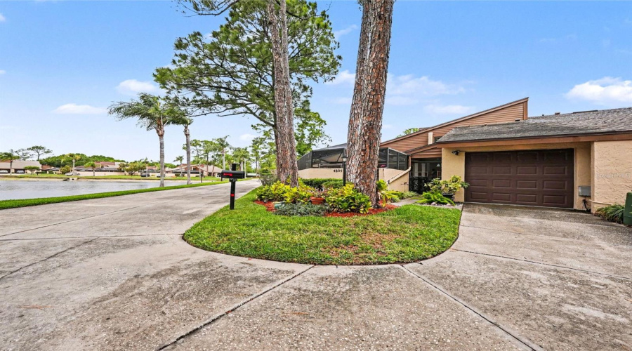 Tampa, Florida 33624, 2 Bedroom Bedrooms, ,2 Bathroombathrooms,Residential,For Sale,Umber,0,Mfrtb8495596