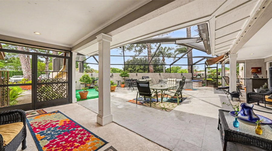 Tampa, Florida 33624, 2 Bedroom Bedrooms, ,2 Bathroombathrooms,Residential,For Sale,Umber,0,Mfrtb8495596