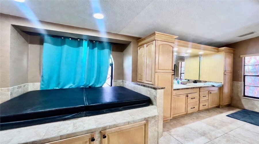 New Port Richey, Florida 34655, 3 Bedroom Bedrooms, ,2 Bathroombathrooms,Residential,For Sale,Redhawk,0,Mfrtb8493879