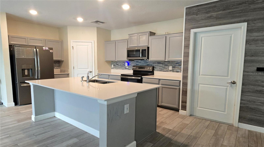 Haines City, Florida 33844, 4 Bedroom Bedrooms, ,2 Bathroombathrooms,Residential,For Sale,Woodlark,0,Mfro6428692