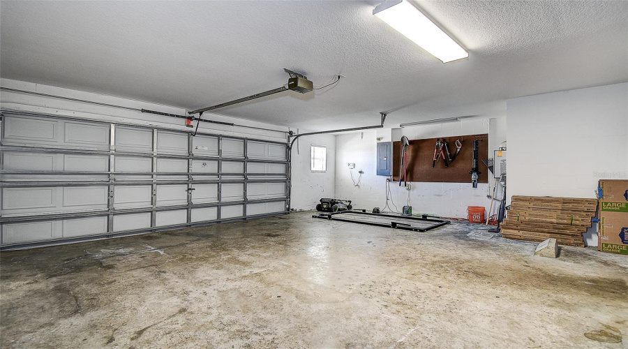 Oversized 2+ Car Garage