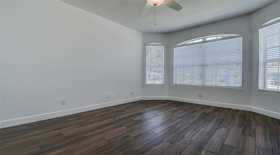 Oversized Front Bedroom Can Accommodate A King Size Bed!
