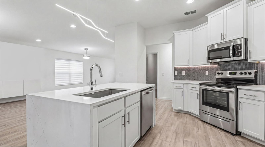 Lakeland, Florida 33813, 3 Bedroom Bedrooms, ,2 Bathroombathrooms,Residential,For Sale,Pintail,0,Mfrl4962896