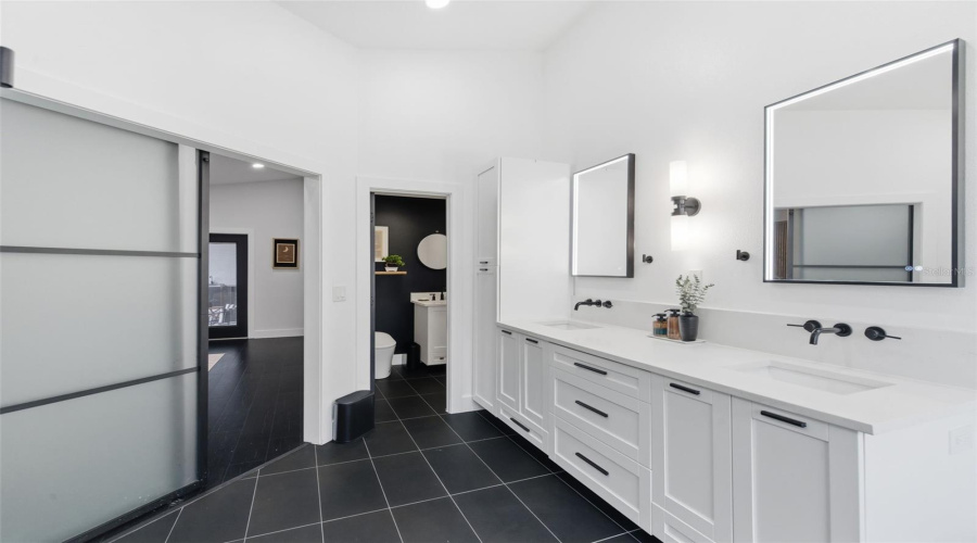 Master Suite Bathroom