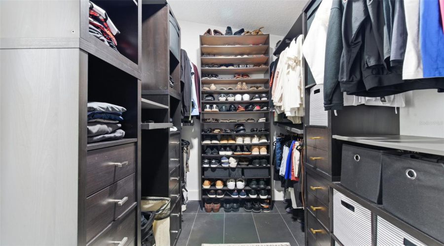 Master Suite Walk In Closdet