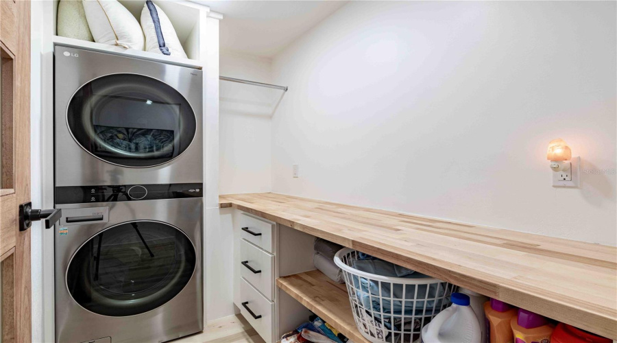 Edgewater, Florida 32132, 3 Bedroom Bedrooms, ,3 Bathroombathrooms,Residential,For Sale,Riverside,0,Mfro6403602
