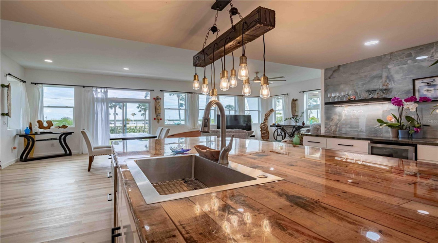 Edgewater, Florida 32132, 3 Bedroom Bedrooms, ,3 Bathroombathrooms,Residential,For Sale,Riverside,0,Mfro6403602