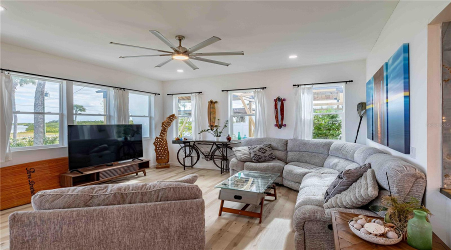 Edgewater, Florida 32132, 3 Bedroom Bedrooms, ,3 Bathroombathrooms,Residential,For Sale,Riverside,0,Mfro6403602