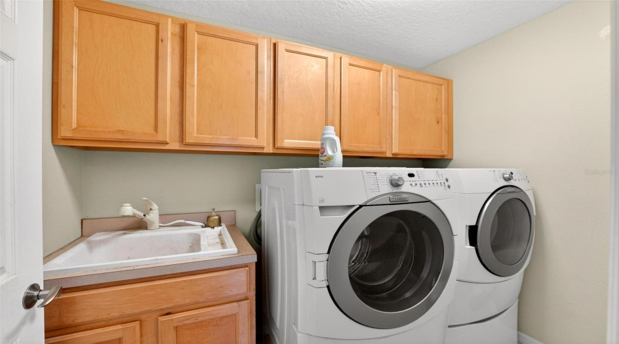 Lake Mary, Florida 32746, 4 Bedroom Bedrooms, ,3 Bathroombathrooms,Residential,For Sale,Pickfair,0,Mfro6389470