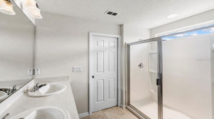 Kissimmee, Florida 34744, 4 Bedroom Bedrooms, ,2 Bathroombathrooms,Residential,For Sale,Vista Verde,0,Mfrs5156347