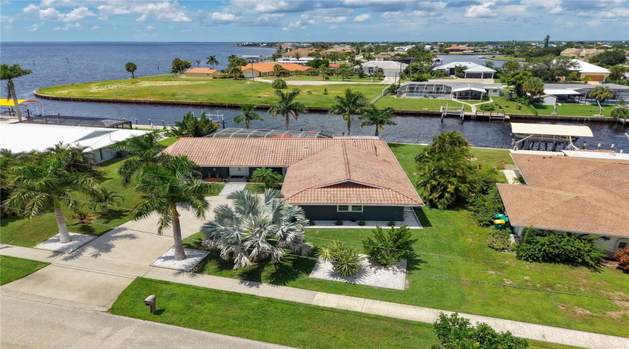 Port Charlotte, Florida 33952, 4 Bedroom Bedrooms, ,3 Bathroombathrooms,Residential,For Sale,Crews,0,Mfrd6148464