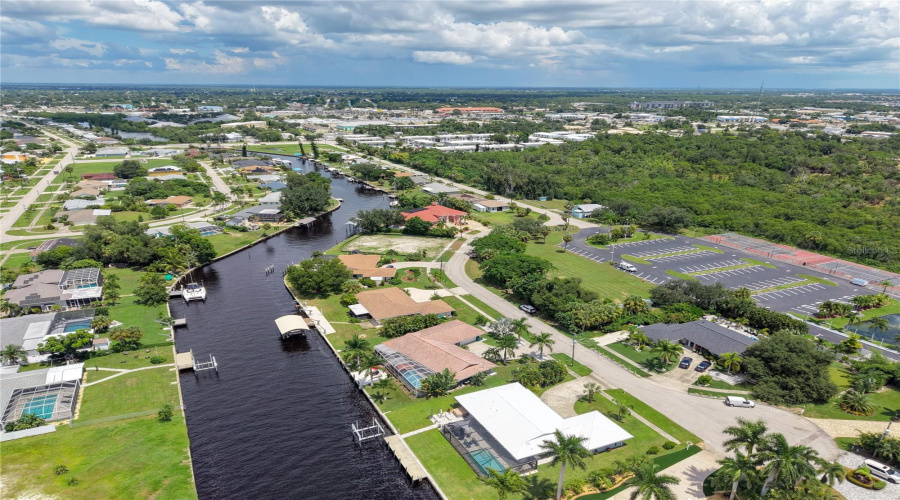 Port Charlotte, Florida 33952, 4 Bedroom Bedrooms, ,3 Bathroombathrooms,Residential,For Sale,Crews,0,Mfrd6148464
