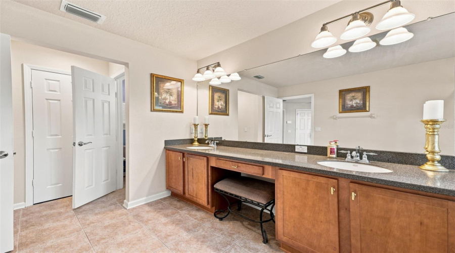 Brooksville, Florida 34604, 4 Bedroom Bedrooms, ,3 Bathroombathrooms,Residential,For Sale,Wake Robin,0,Mfrtb8538773