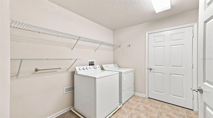 Brooksville, Florida 34604, 4 Bedroom Bedrooms, ,3 Bathroombathrooms,Residential,For Sale,Wake Robin,0,Mfrtb8538773