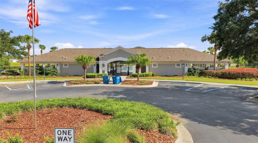 Brooksville, Florida 34604, 4 Bedroom Bedrooms, ,3 Bathroombathrooms,Residential,For Sale,Wake Robin,0,Mfrtb8538773