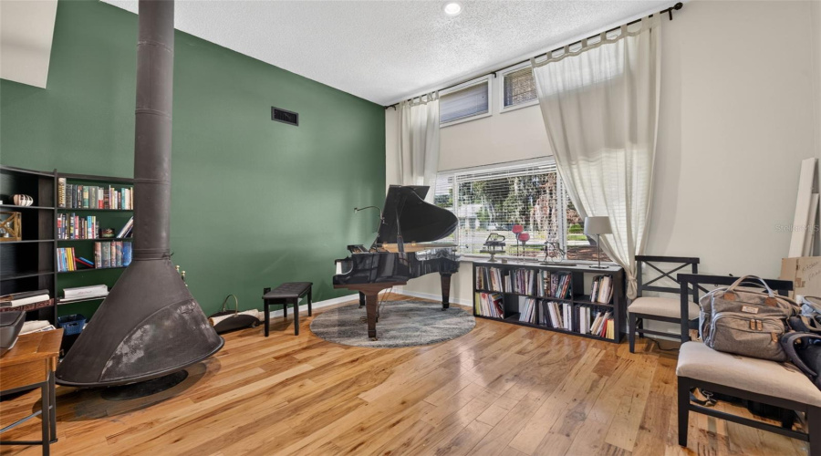 Longwood, Florida 32750, 4 Bedroom Bedrooms, ,3 Bathroombathrooms,Residential,For Sale,Slade,0,Mfro6434529