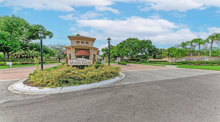 Sarasota, Florida 34238, 2 Bedroom Bedrooms, ,2 Bathroombathrooms,Residential,For Sale,Alamanda,0,Mfra4695839