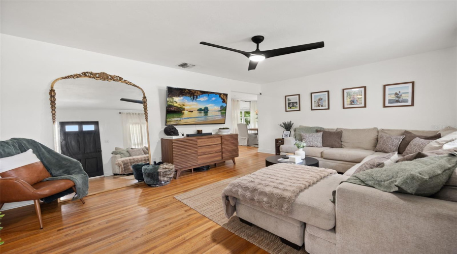 Winter Park, Florida 32789, 3 Bedroom Bedrooms, ,2 Bathroombathrooms,Residential,For Sale,Albert Lee,0,Mfro6435973