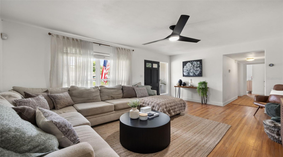 Winter Park, Florida 32789, 3 Bedroom Bedrooms, ,2 Bathroombathrooms,Residential,For Sale,Albert Lee,0,Mfro6435973
