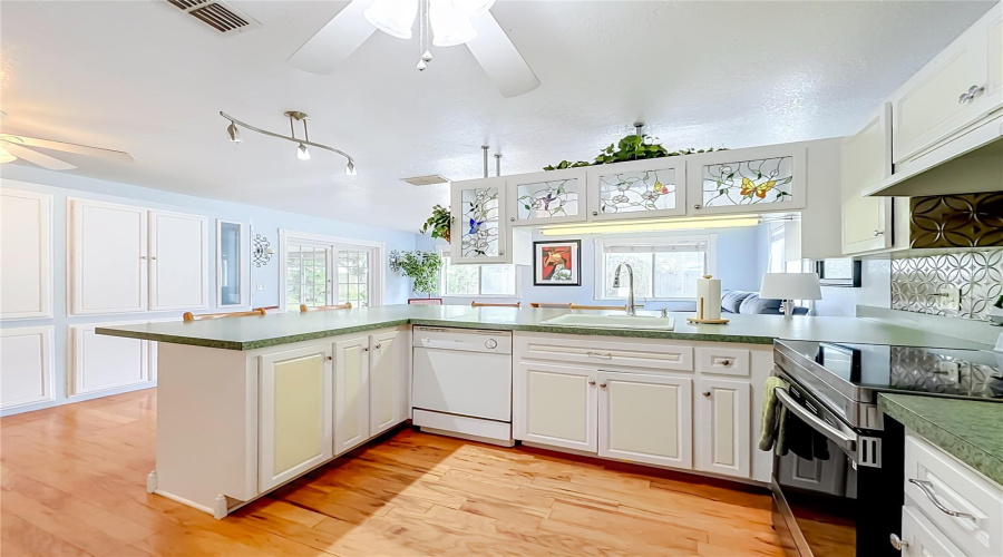 Orlando, Florida 32817, 3 Bedroom Bedrooms, ,2 Bathroombathrooms,Residential,For Sale,Pamlico,0,Mfro6433318
