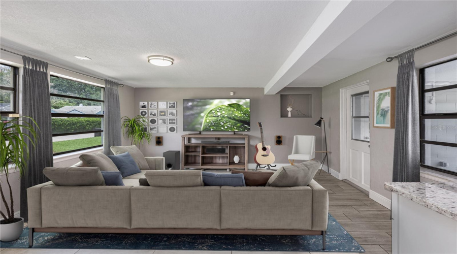 Orlando, Florida 32806, 2 Bedroom Bedrooms, ,2 Bathroombathrooms,Residential,For Sale,Briercliff,0,Mfro6434089