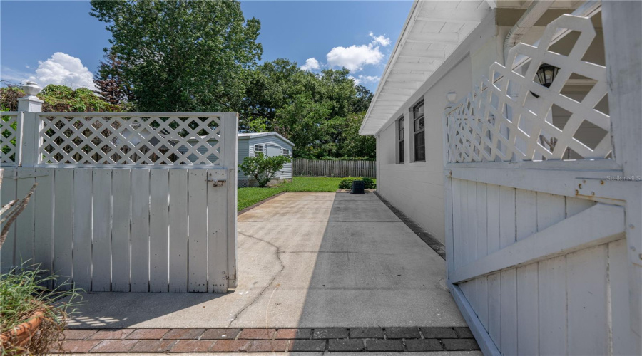 Orlando, Florida 32806, 2 Bedroom Bedrooms, ,2 Bathroombathrooms,Residential,For Sale,Briercliff,0,Mfro6434089