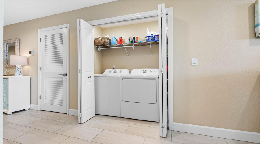 ... New Washer &Amp; Dryer 2025.. With 1560 Sq Ft - Condo Has A Well Laid Out Floorplan.. A/C System Next To W &Amp; D Behind Louvered Door. Plus A Tankless Whole House Water Heater.