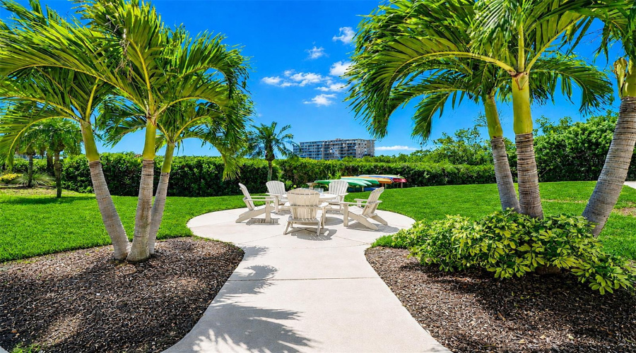 ... There Are A Couple  Lounging Areas Thru Out The Grounds.