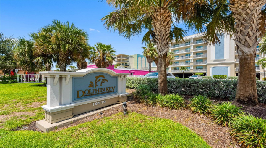 .. Dolphin Key Condo-  Circa  2017.. Location -  Waterfront 19519 Gulf Blvd - Indian Shores Fl.. 22 Miles Due West Of Tampa Airport.. Small Private Solid Block 30 Unit Condiminium. Walk To Restaurants &Amp; Nightlife.. Beach Access Across The Street. Onsite Gated Dog Walk Area For Our Friends.