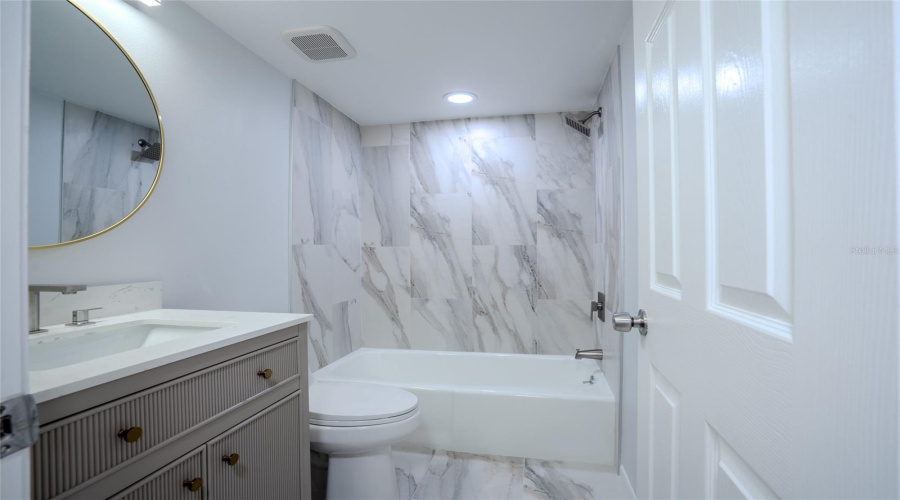 Sarasota, Florida 34231, 2 Bedroom Bedrooms, ,2 Bathroombathrooms,Residential,For Sale,Summer Side,0,Mfra4701861