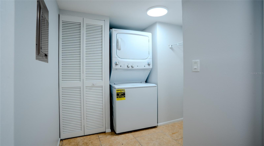Sarasota, Florida 34231, 2 Bedroom Bedrooms, ,2 Bathroombathrooms,Residential,For Sale,Summer Side,0,Mfra4701861