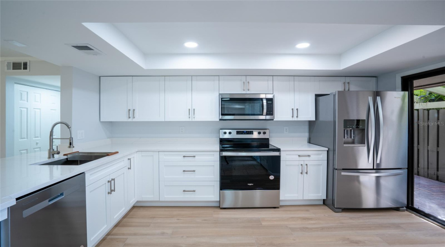 Sarasota, Florida 34231, 2 Bedroom Bedrooms, ,2 Bathroombathrooms,Residential,For Sale,Summer Side,0,Mfra4701861