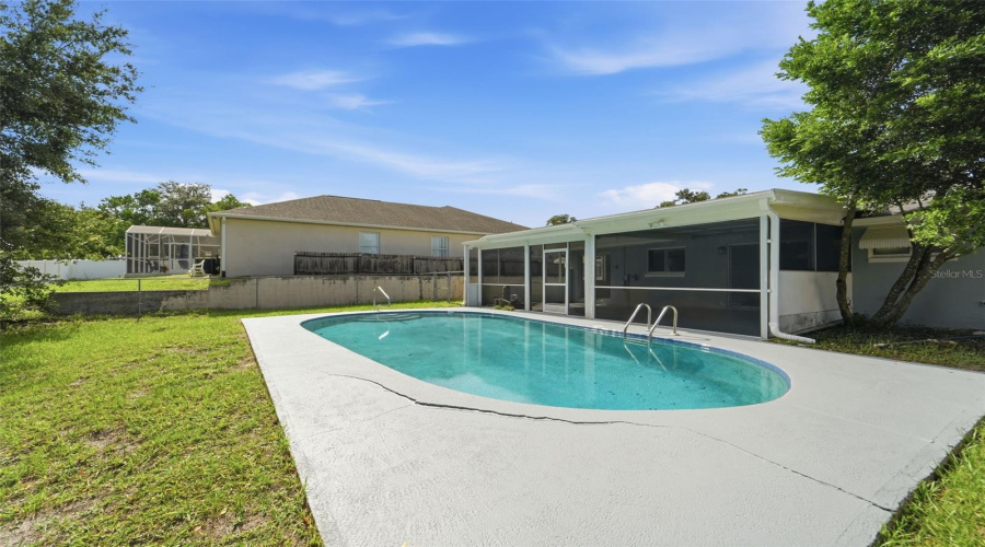 Deltona, Florida 32725, 2 Bedroom Bedrooms, ,2 Bathroombathrooms,Residential,For Sale,Old Mill,0,Mfrv4950236