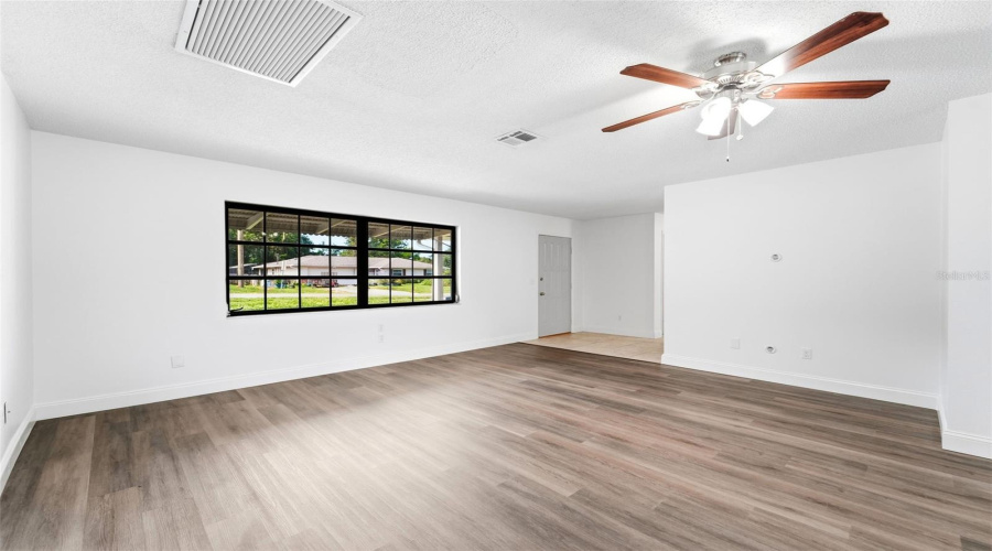 Deltona, Florida 32725, 2 Bedroom Bedrooms, ,2 Bathroombathrooms,Residential,For Sale,Old Mill,0,Mfrv4950236
