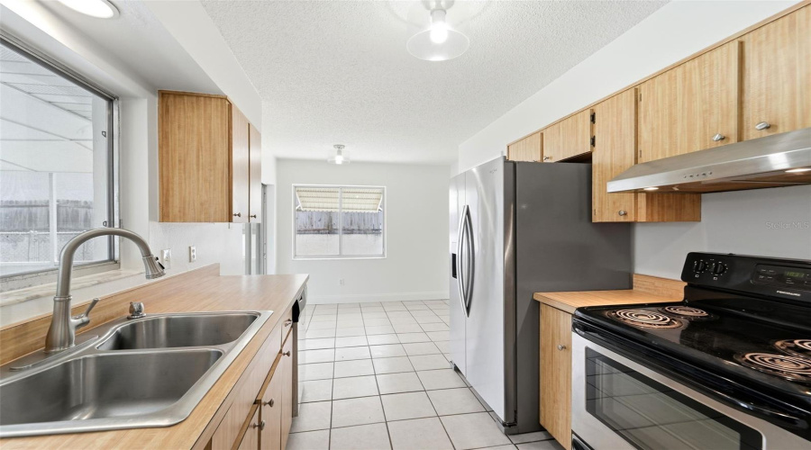 Deltona, Florida 32725, 2 Bedroom Bedrooms, ,2 Bathroombathrooms,Residential,For Sale,Old Mill,0,Mfrv4950236