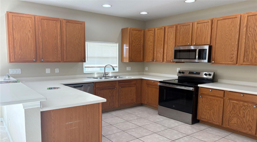 Bradenton, Florida 34203, 6 Bedroom Bedrooms, ,3 Bathroombathrooms,Residential,For Sale,46Th,0,Mfrtb8542077