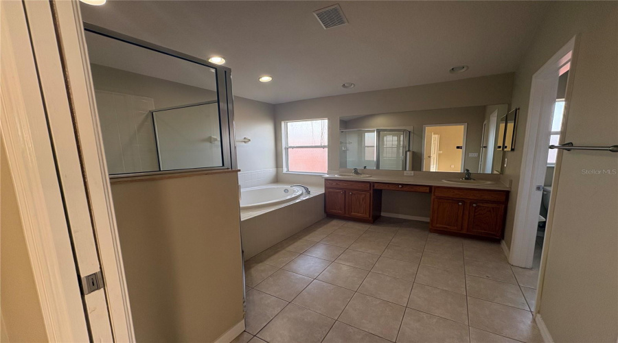 Bradenton, Florida 34203, 6 Bedroom Bedrooms, ,3 Bathroombathrooms,Residential,For Sale,46Th,0,Mfrtb8542077