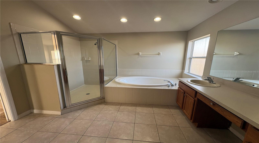Bradenton, Florida 34203, 6 Bedroom Bedrooms, ,3 Bathroombathrooms,Residential,For Sale,46Th,0,Mfrtb8542077