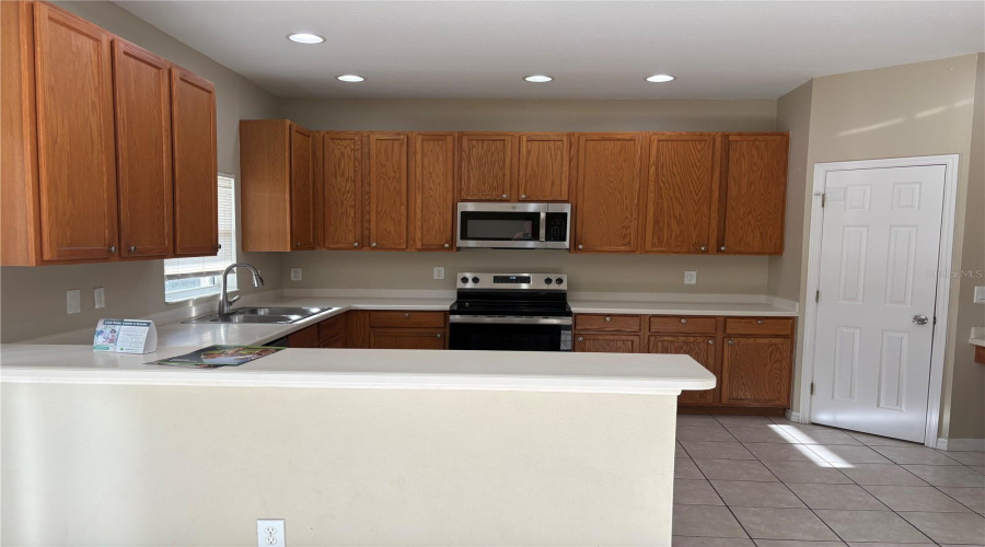 Bradenton, Florida 34203, 6 Bedroom Bedrooms, ,3 Bathroombathrooms,Residential,For Sale,46Th,0,Mfrtb8542077