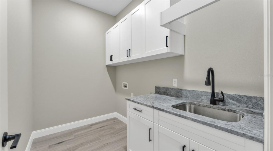 Lakeland, Florida 33813, 4 Bedroom Bedrooms, ,3 Bathroombathrooms,Residential,For Sale,Lakeland Highlands,0,Mfrl4961663