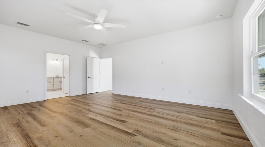 Gainesville, Florida 32607, 4 Bedroom Bedrooms, ,2 Bathroombathrooms,Residential,For Sale,67Th,0,Mfrgc538124