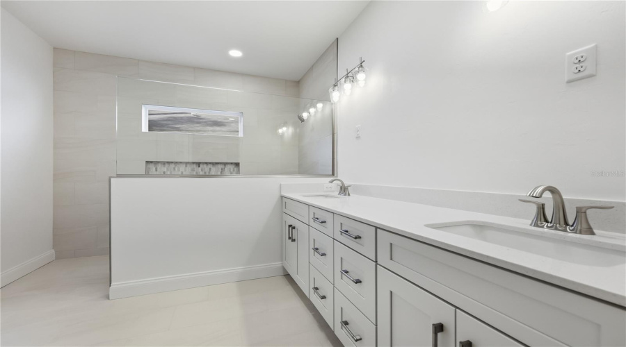Gainesville, Florida 32607, 4 Bedroom Bedrooms, ,2 Bathroombathrooms,Residential,For Sale,67Th,0,Mfrgc538124