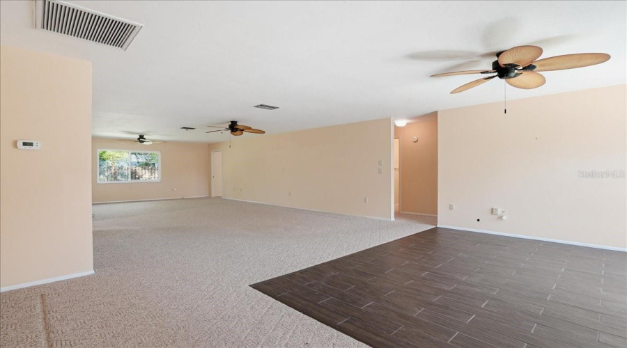 Sarasota, Florida 34232, 2 Bedroom Bedrooms, ,2 Bathroombathrooms,Residential,For Sale,Collins,0,Mfrtb8492643