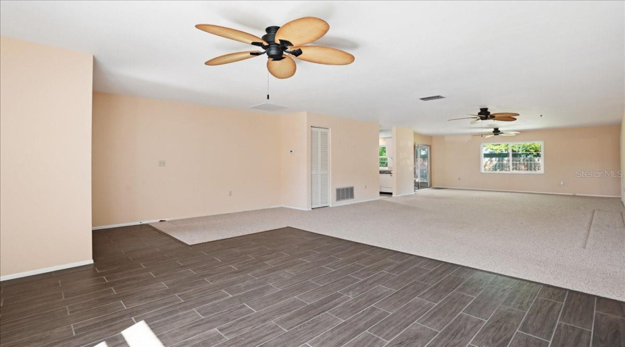 Sarasota, Florida 34232, 2 Bedroom Bedrooms, ,2 Bathroombathrooms,Residential,For Sale,Collins,0,Mfrtb8492643