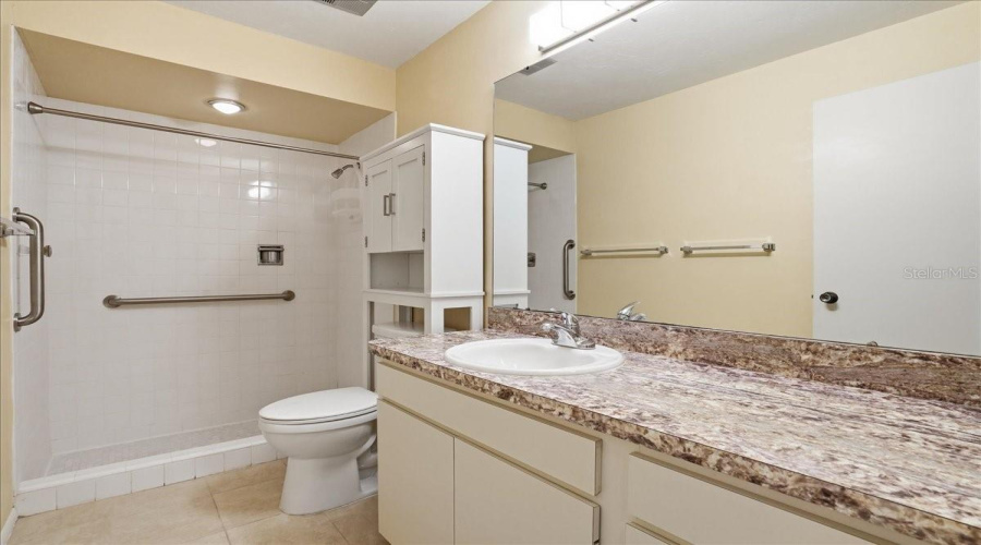 Sarasota, Florida 34232, 2 Bedroom Bedrooms, ,2 Bathroombathrooms,Residential,For Sale,Collins,0,Mfrtb8492643