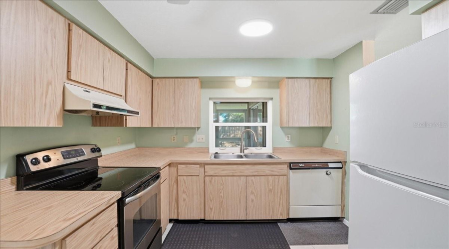 Sarasota, Florida 34232, 2 Bedroom Bedrooms, ,2 Bathroombathrooms,Residential,For Sale,Collins,0,Mfrtb8492643