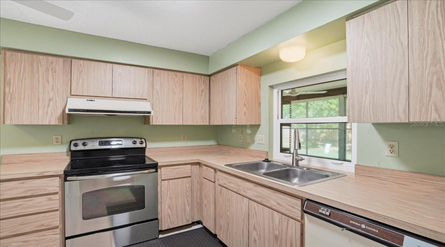 Sarasota, Florida 34232, 2 Bedroom Bedrooms, ,2 Bathroombathrooms,Residential,For Sale,Collins,0,Mfrtb8492643