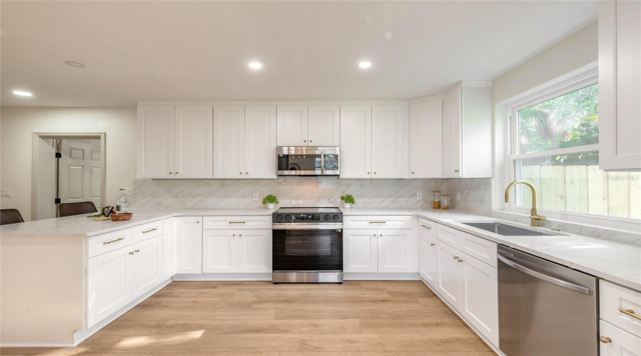Ormond Beach, Florida 32176, 4 Bedroom Bedrooms, ,3 Bathroombathrooms,Residential,For Sale,Ray Mar,0,Mfro6420848