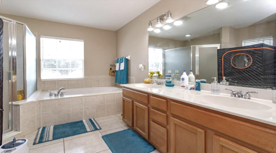 Orlando, Florida 32826, 4 Bedroom Bedrooms, ,2 Bathroombathrooms,Residential,For Sale,Northern Dancer,0,Mfro6434036